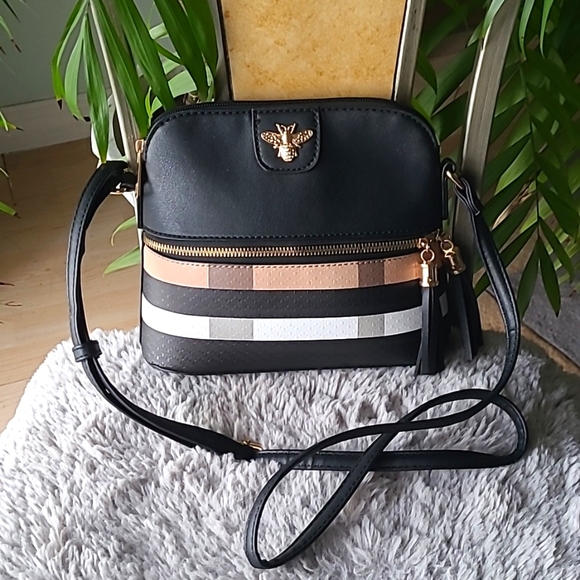Handbags - Deluxity Los Angeles Crossbody Bag ❤️